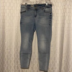 EUC Toothpick skinny light wash skinny jeans